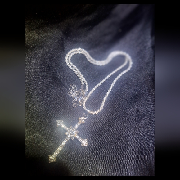 Elegant Silver Cross Pendant Necklace - Picture 2 of 6